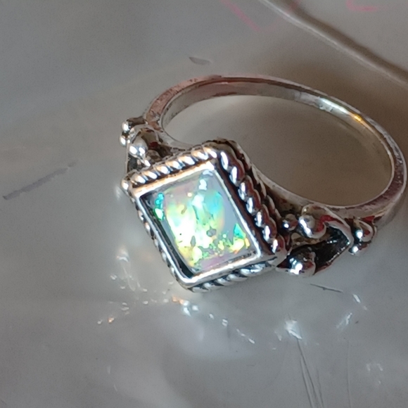 Beautiful Ammolite Silver Filled Ring Womens Jewelry Size 8 (New) - Picture 3 of 4